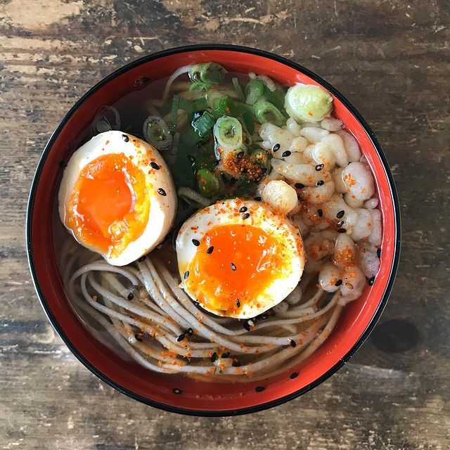 余ったそばを簡単アレンジ！味玉そば