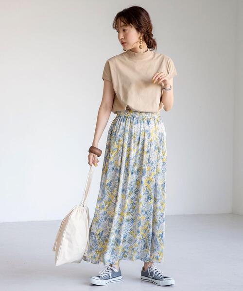 ベージュtシャツ の人気夏コーデ 地味見えさせないおしゃれな合わせ方のコツ Folk