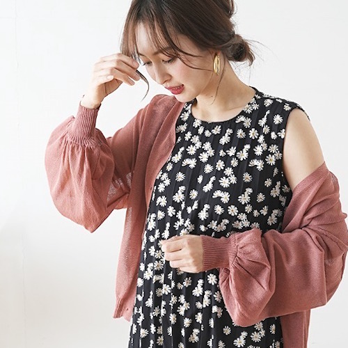 ピンクカーディガンの夏コーデ21選 大人が着こなす甘すぎないカラーコーデをご紹介 Folk