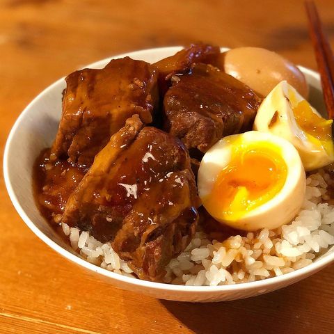 がっつり食べたい夕飯に！とろとろ角煮丼