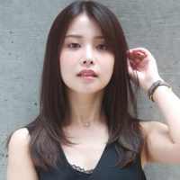 40代のセミロングストレート特集 大人が魅せる 軽やかで上品なおすすめスタイル Folk