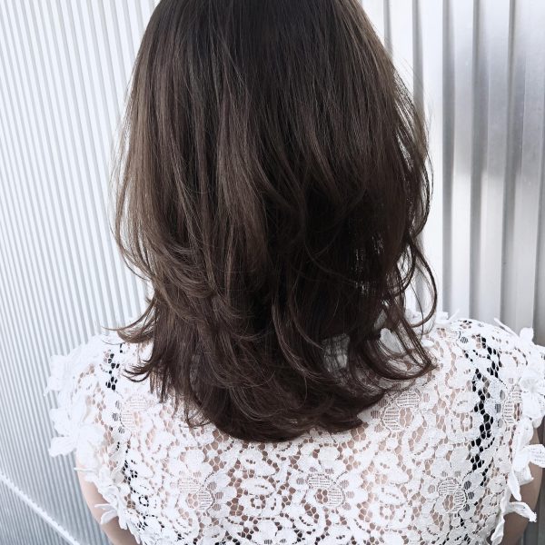 紫系ブルーアッシュヘアカラーのセミディ