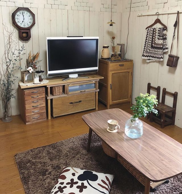 カントリーレトロな味わいのDIYテレビ台