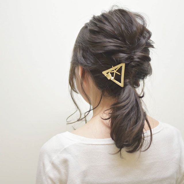 大人女子に嬉しい!ふんわり黒髪ポニーテール