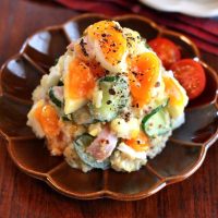 ピリッと濃厚チーズ入り！粒マスタードの大人のポテトサラダ