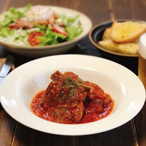 絶品肉料理!スペアリブのトマト煮込みレシピ