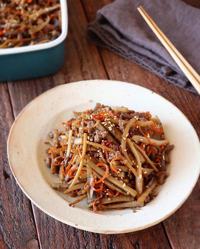 ごま油が食欲をそそる!そぼろきんぴら