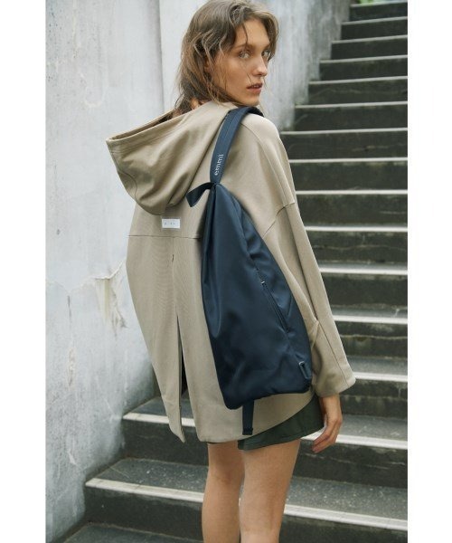 【emmi atelier】ボディバッグパック