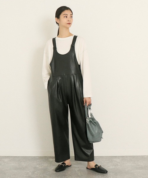 フェイクレザーサロペット×ロンT