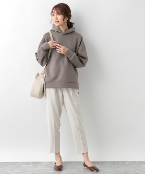 骨格ストレートさんのパーカーコーデ《パンツ》