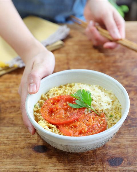 8月の献立に!簡単な焼きトマチーズカレー麺