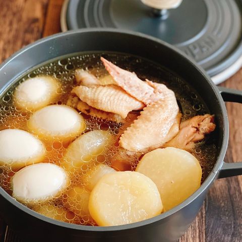 定番料理!手羽先と卵と大根のおでん