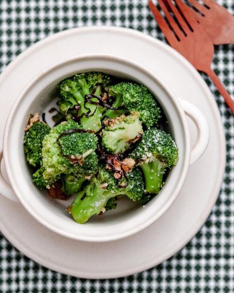 生姜焼きの副菜に!ブロッコリーの塩チーズ焼き