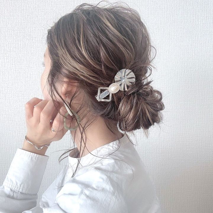 大人に似合うお団子ヘア特集 簡単にこなれ感を出す方法を人気スタイルと共にご紹介 Folk