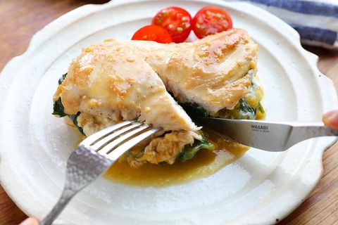 鶏肉、胸肉、ほうれん草、チーズ、ミニトマト、ソテー。