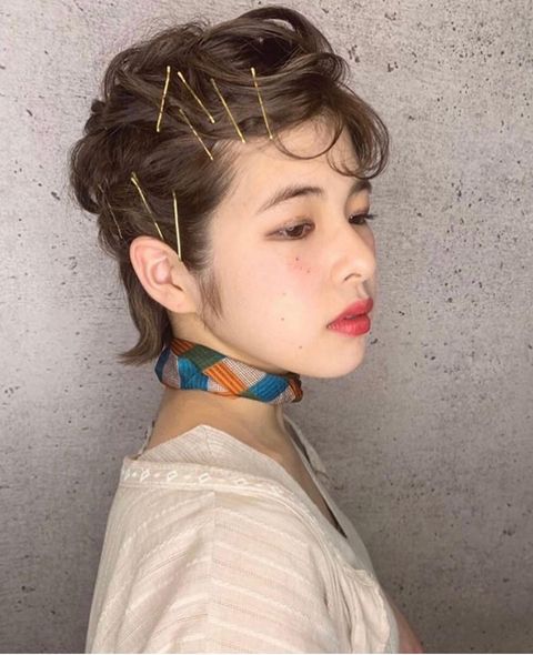 ヘアピンがカッコいい仕事場向け前髪アレンジ