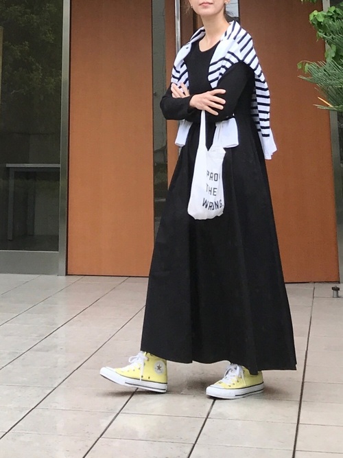 21 40代の黒ワンピースコーデ選 さらっと一枚でキマる大人の着こなし Folk 21 40代の黒ワンピースコーデ選 さらっと一枚でキマる大人の着こなし Folk