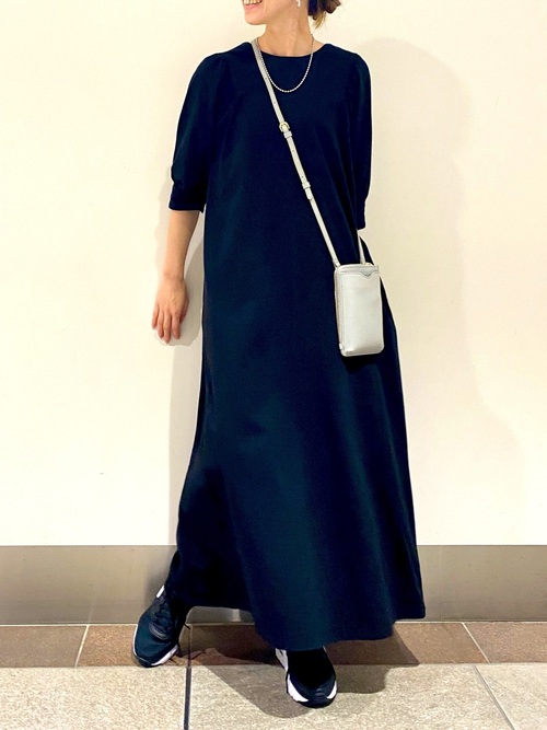 21 40代の黒ワンピースコーデ選 さらっと一枚でキマる大人の着こなし Folk