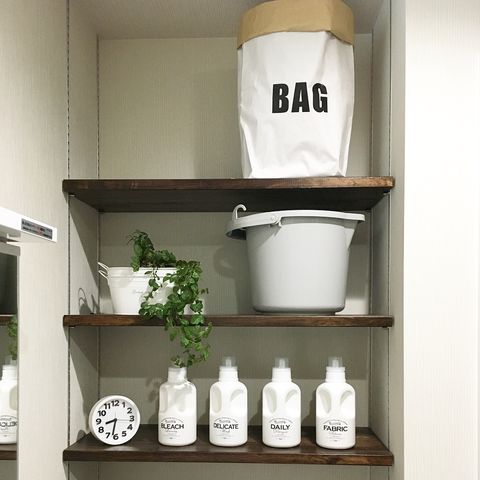 ラックでスッキリ!シンプルでおしゃれな洗剤収納