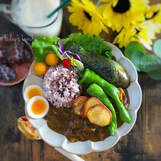 人気料理!夏野菜の素揚げのっけカレー
