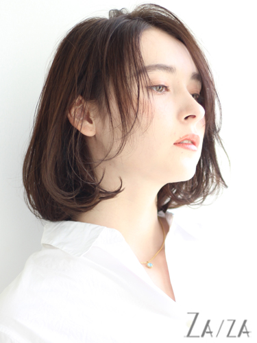 シンプルで大人っぽいボブヘアアレンジ