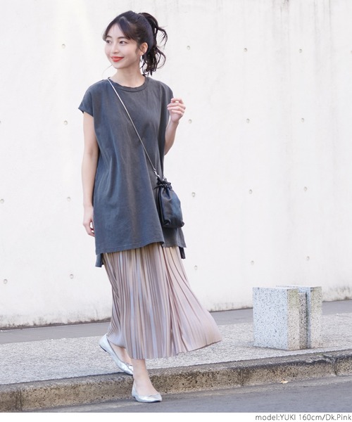 つや感サテンプリーツスカート