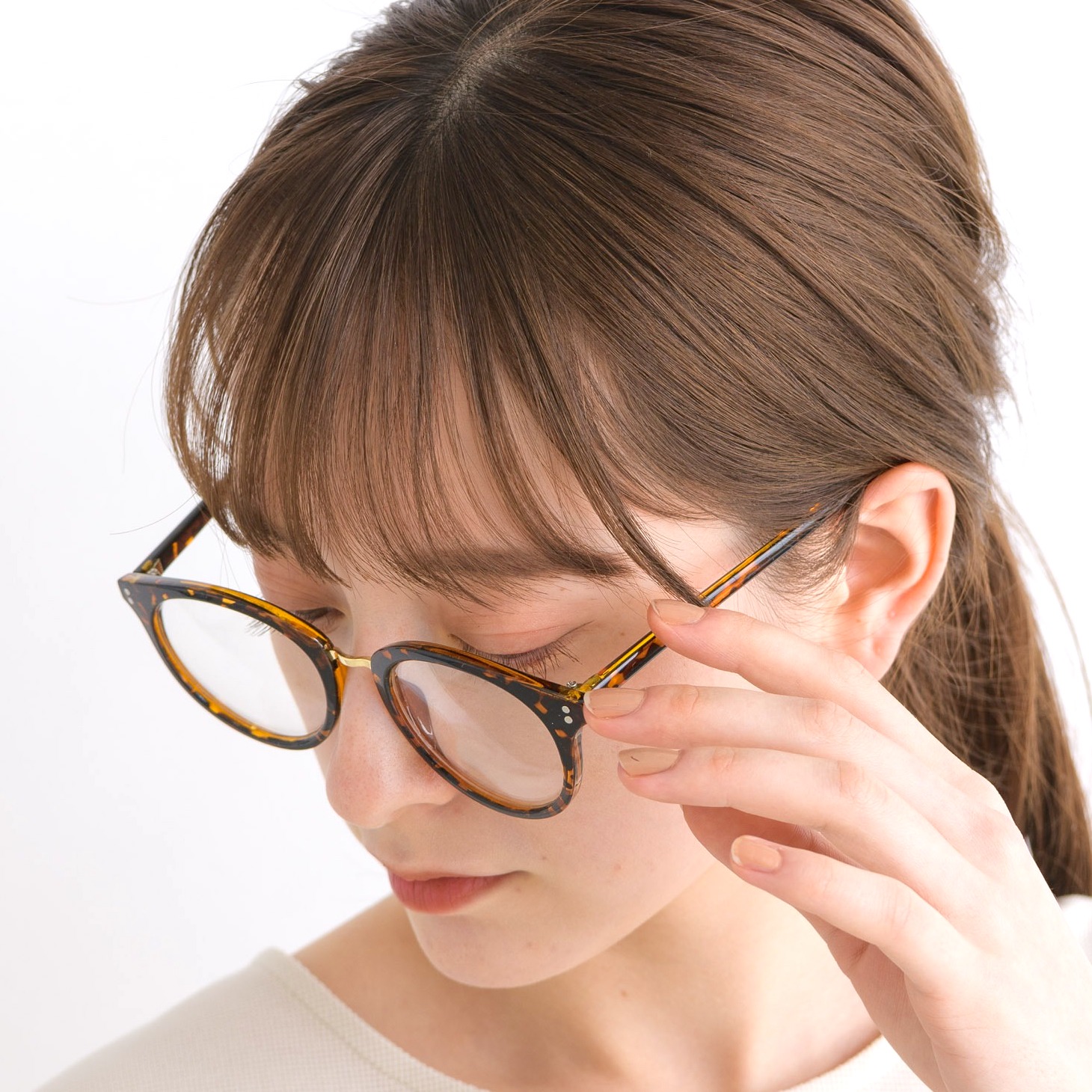 21 夏はメガネをコーデに取り入れて シンプルでおしゃれな着こなし術 Folk