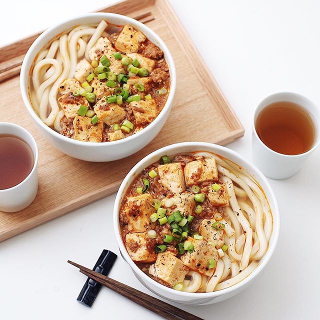 トッピングで簡単!人気の麻婆うどん