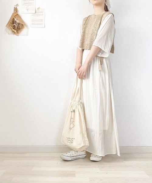 透かし編みベスト+シワ加工シアーワンピース