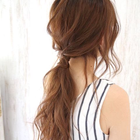 マスク姿でも大人可愛いは作れる ロングヘアの簡単アレンジをまとめました Folk マスク姿でも大人可愛いは作れる ロングヘアの簡単アレンジをまとめました Folk
