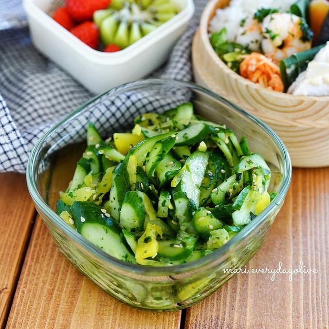 きゅうりと甘口たくあんの即席漬け