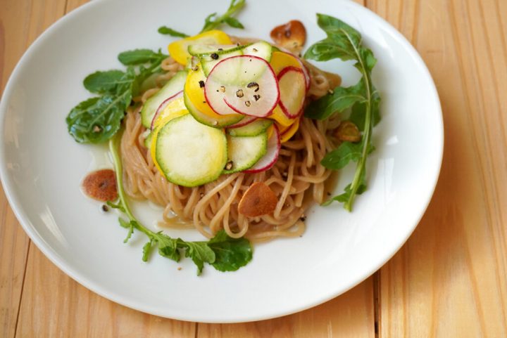 ズッキーニとラディッシュの玄米麺パスタ