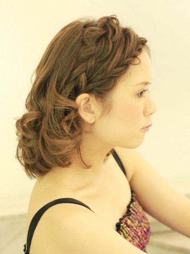 編み込みに見える簡単な前髪ヘアアレンジ