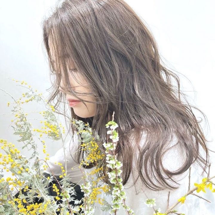 透明感ある髪色なら オリーブベージュ がおすすめ 色落ちも綺麗な人気の上品カラー Folk