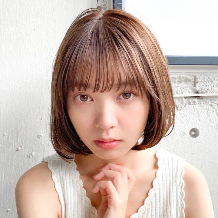 顎ラインボブがとても可愛い コロンとしたフォルムが魅力的なおしゃれスタイル15選 Folk