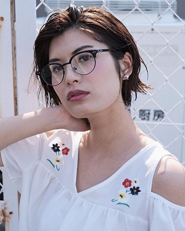 メガネが似合う大人のボブ特集 フレームとバランスが良いおしゃれヘアスタイル Folk