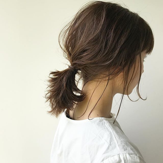 ラフ感がポイント!ローポニーヘアアレンジ