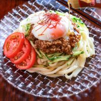 休日ランチにも ジャージャー麺風肉みそ冷やしうどん Folk