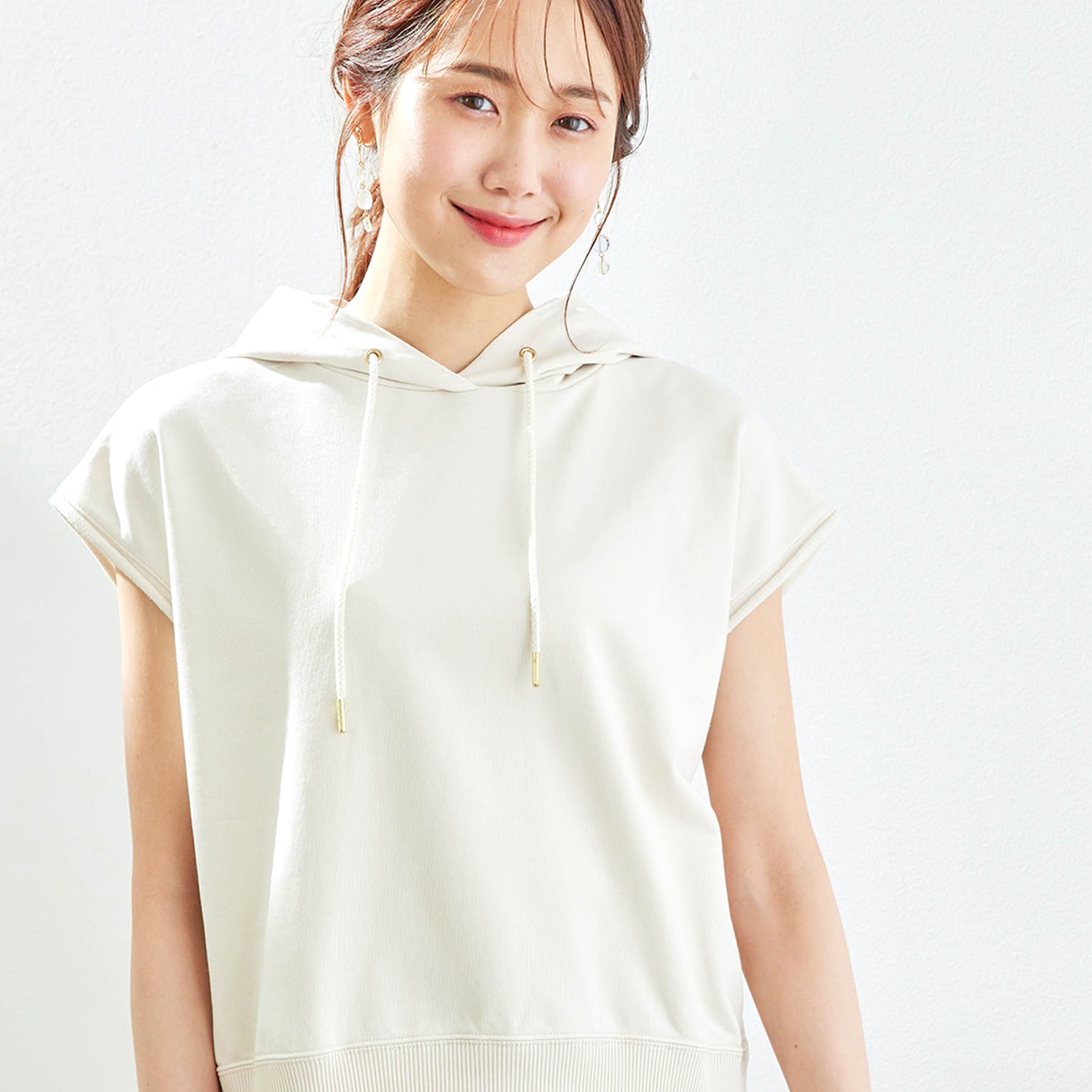 大人可愛いパーカーの着こなし 21 40代女性の正解コーデをご紹介 Folk 大人可愛いパーカーの着こなし 21 40代女性の正解コーデをご紹介 Folk