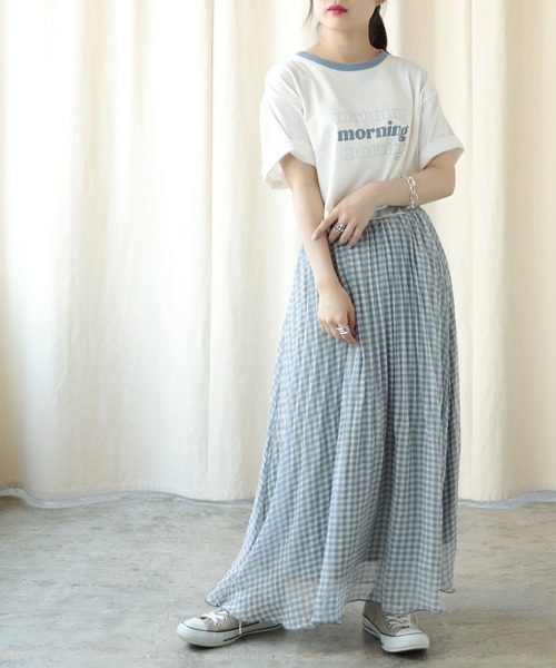 Tシャツ×プリーツロングスカートで大人カジュアルに
