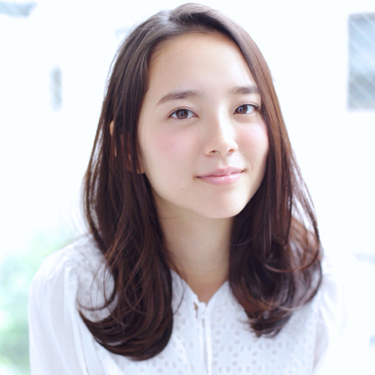 セミロング ヘアアレンジ特集 前髪なしでこなれ感を作る 大人っぽいヘアスタイル Folk
