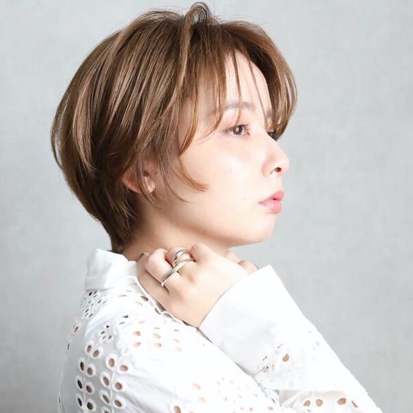 シャギー ってどんなヘアスタイル 軽さが魅力的なトレンドの髪型に挑戦しよう Michill ミチル