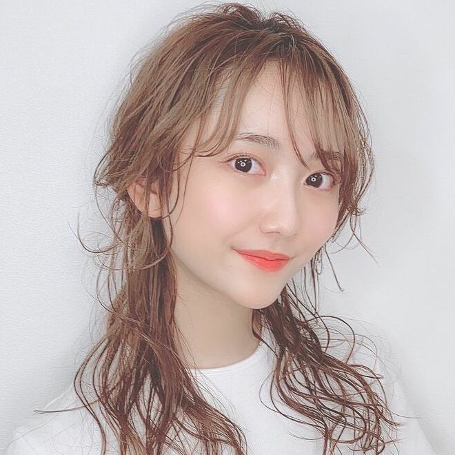 ゆるふわウェーブで大人の女性らしさを演出 簡単おしゃれなアレンジ方法をご紹介 Folk
