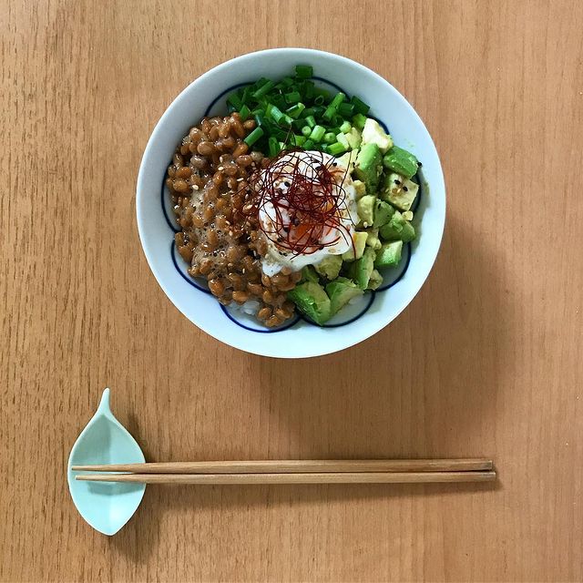 アボカド納豆丼