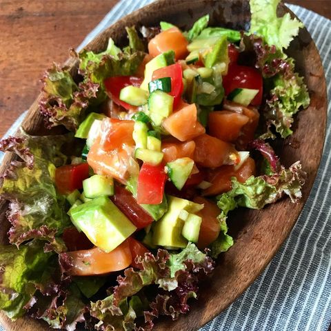 ハワイの人気料理。ロミロミサラダレシピ