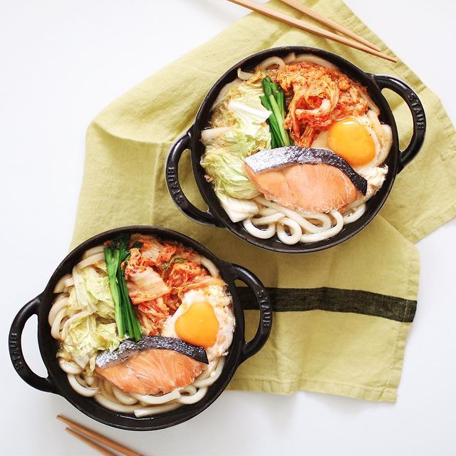 魚介の旨みが美味しい。鮭キムチうどんレシピ