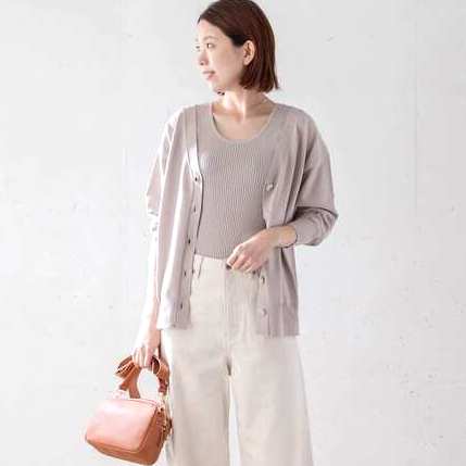 白パンツのレディースコーデ21選 21秋 真似しやすいおすすめの着こなし Folk