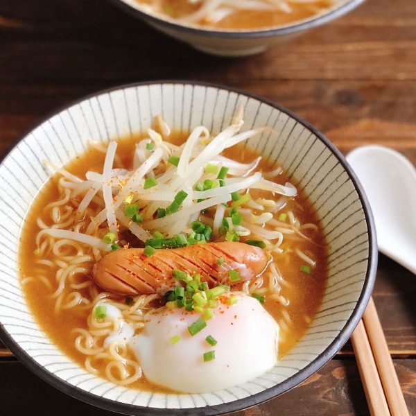 お手軽ソーセージと温玉の味噌ラーメンレシピ