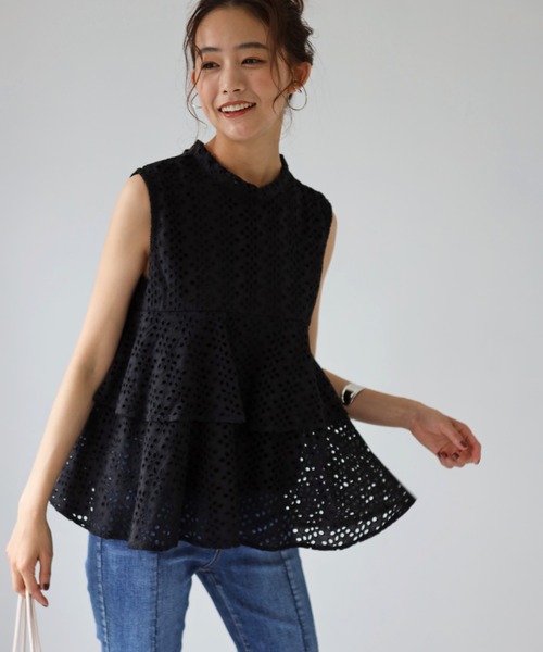 黒のぺプラムトップスはベーシックコーデに2