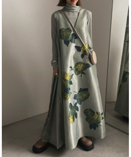 タートルネック×アシンメトリーワンピース
